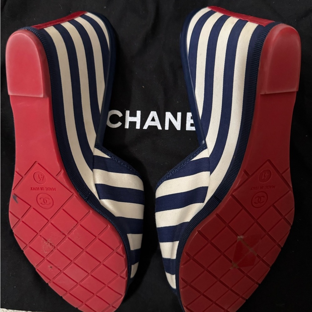 CHANEL Cruise line Navy, White & Red Striped Wedge Slide Sandals size EU41 - Picture 8 of 9